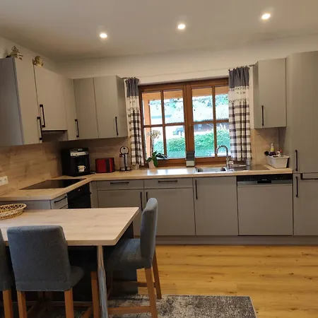 Family House Am Hallstaettersee * Bad Goisern
